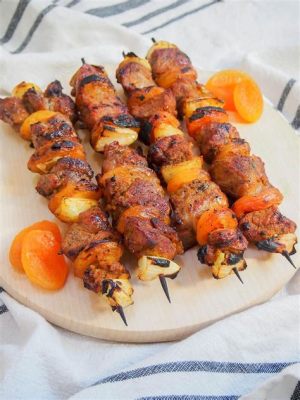  Sosaties: Ein südafrikanisches BBQ-Meisterwerk mit einer pikanten Marinade und saftigem Fleisch!