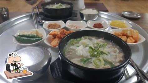  Dwaeji-Gukbap: Ein herzhaftes und erfrischendes Komfortessen aus Daegu!